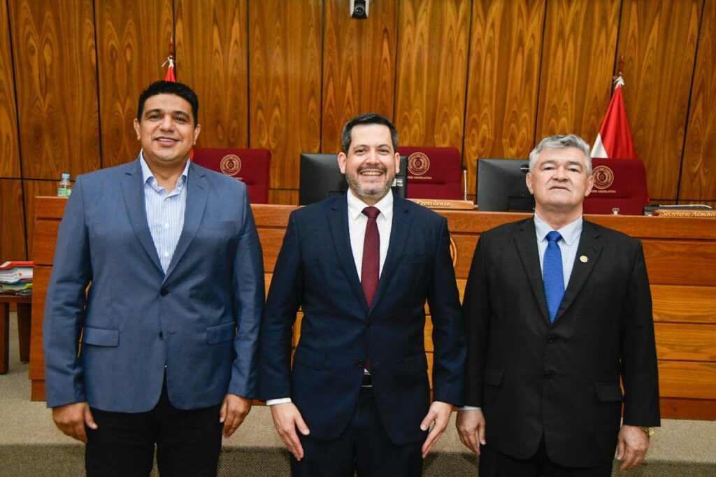 Hugo Meza, Raúl Latorre y Jorge Avalós Mariño. Foto: Gentileza.