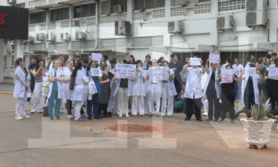 Manifestación de médicos residentes del IPS. Foto: El Nacional.