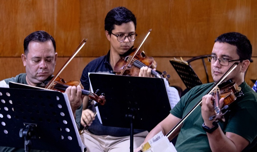 Violinistas de la OCMA. Cortesía