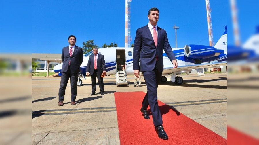 Santiago Peña y sus viajes. Foto: Presidencia.