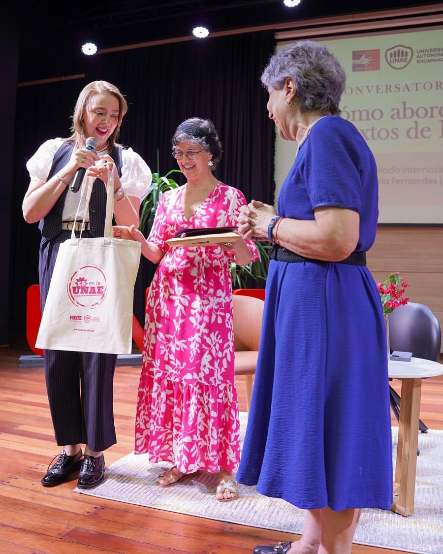 Carla Fernandes, Nadia Ceraniuk y Mirta Roa. Cortesía UNAE