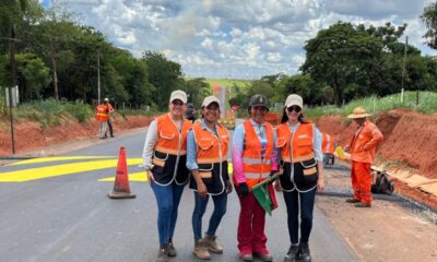 Mujeres indígenas trabajan en obras públicas. Foto: MOPC.