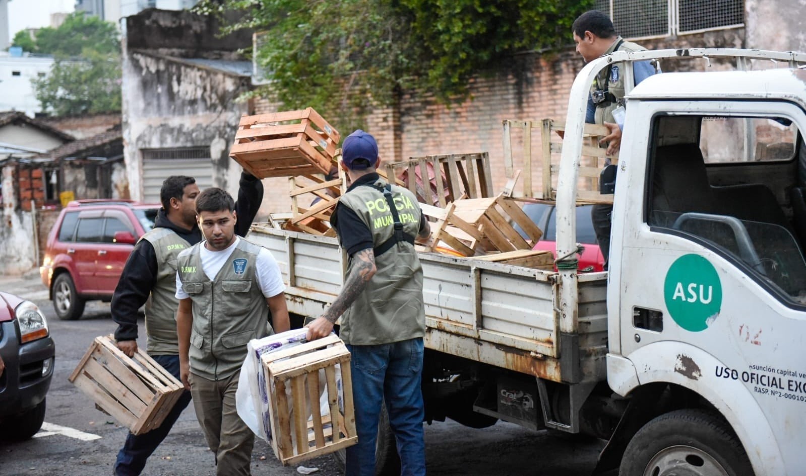 Operativo de despeje a cuidacoches. Foto. Municipalidad de Asunción.