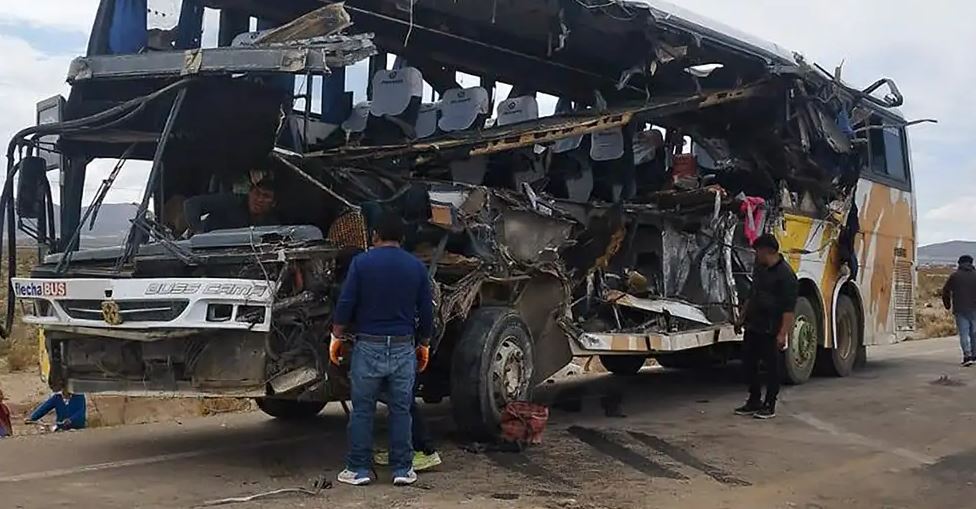 Restos del otro autobús involucrado en el accidente (01.03.2025). Foto: DW.