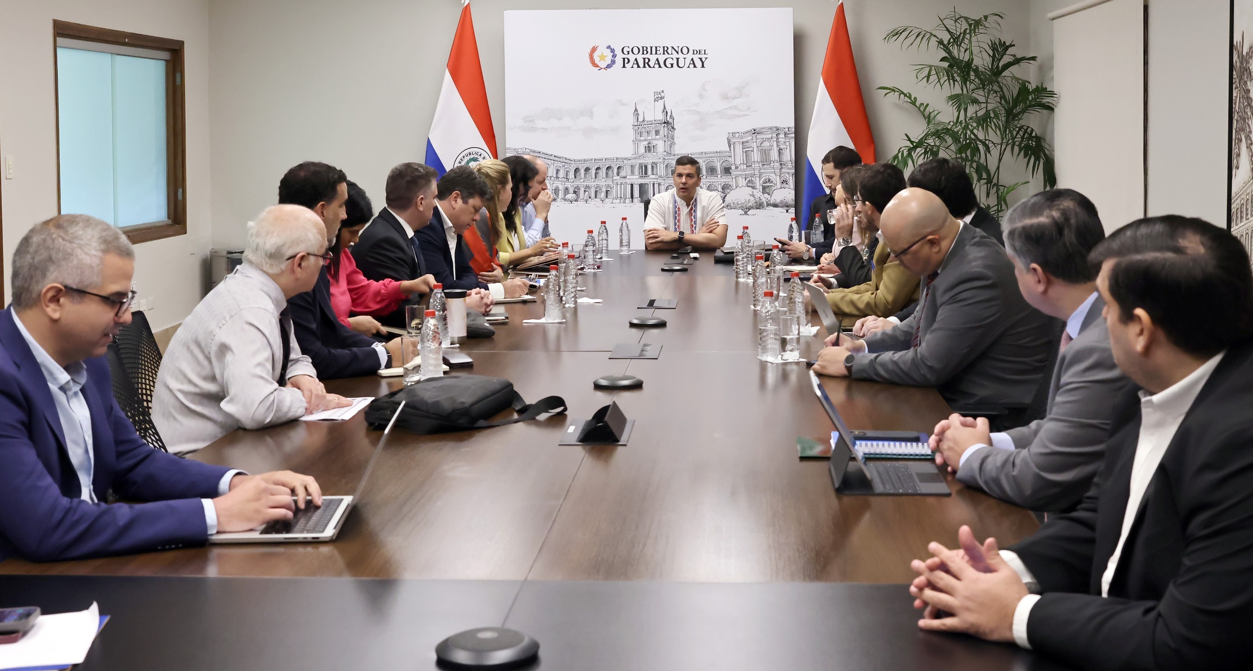 Reunión del Presidente con equipo de Salud. Foto: Gentileza.